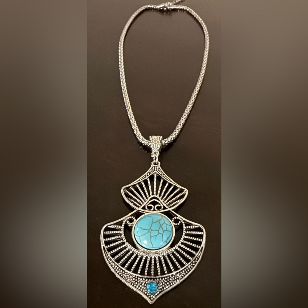 Elegant Silver tone and Faux Turquoise Pendant Necklace - Picture 2 of 3